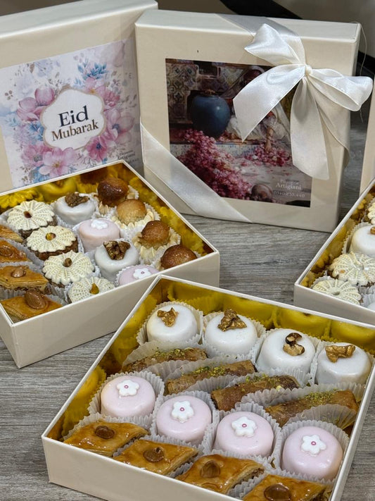 Coffret 16 pièces – Mini gâteaux traditionnels algériens | علبة 16 قطعة – حلويات تقليدية جزائرية مصغرة