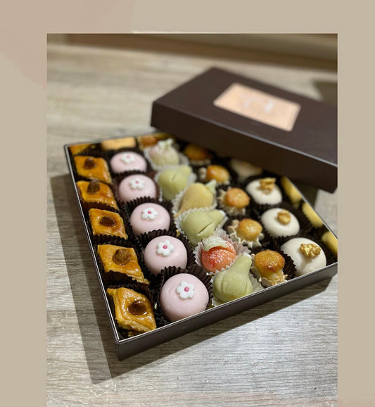 Coffret 9 pièces – Mini gâteaux traditionnels algériens | علبة 9 قطع – حلويات تقليدية جزائرية مصغرة