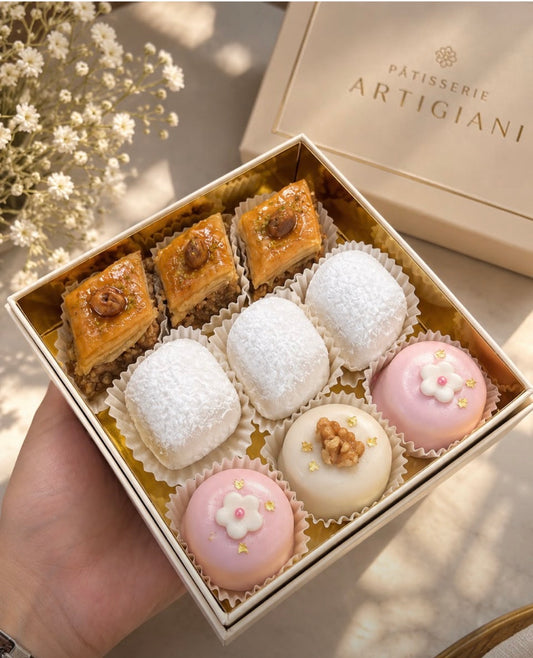 Coffret 9 pièces – Mini gâteaux traditionnels algériens | علبة 9 قطع – حلويات تقليدية جزائرية مصغرة